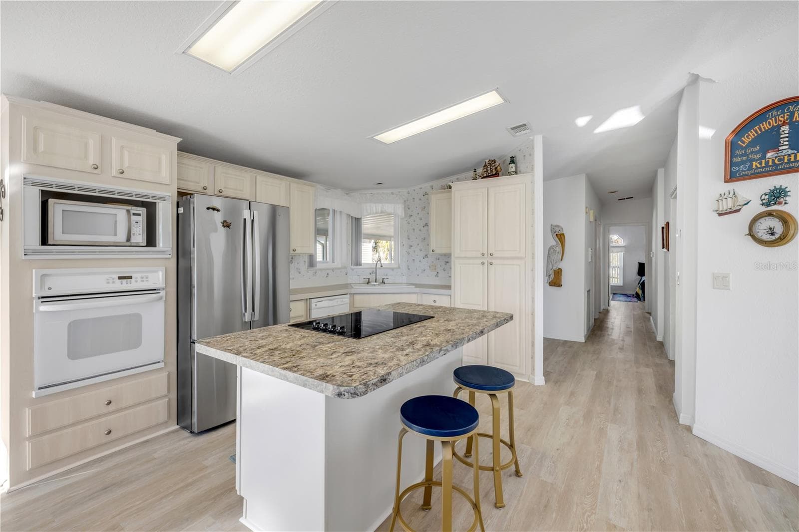 Manufactured Home at 290 NAVAJO DR, OAK HILL, photo 9 of 69