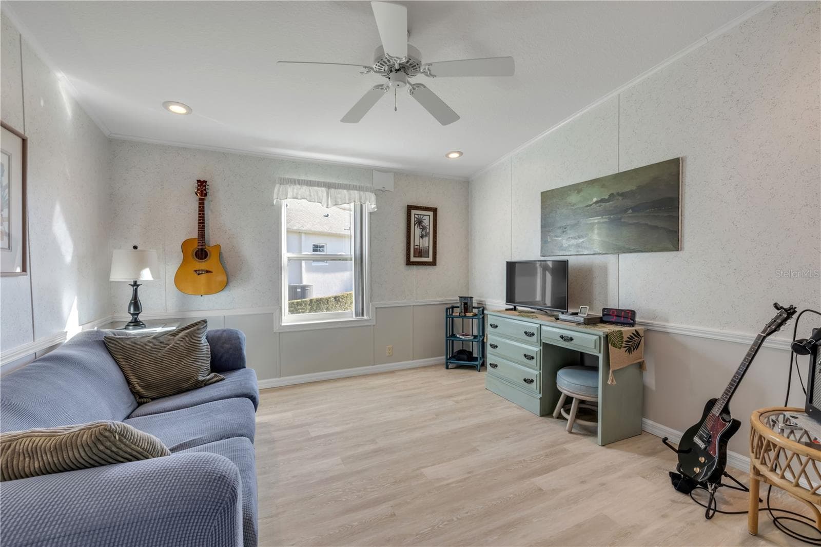 Manufactured Home at 290 NAVAJO DR, OAK HILL, photo 12 of 69