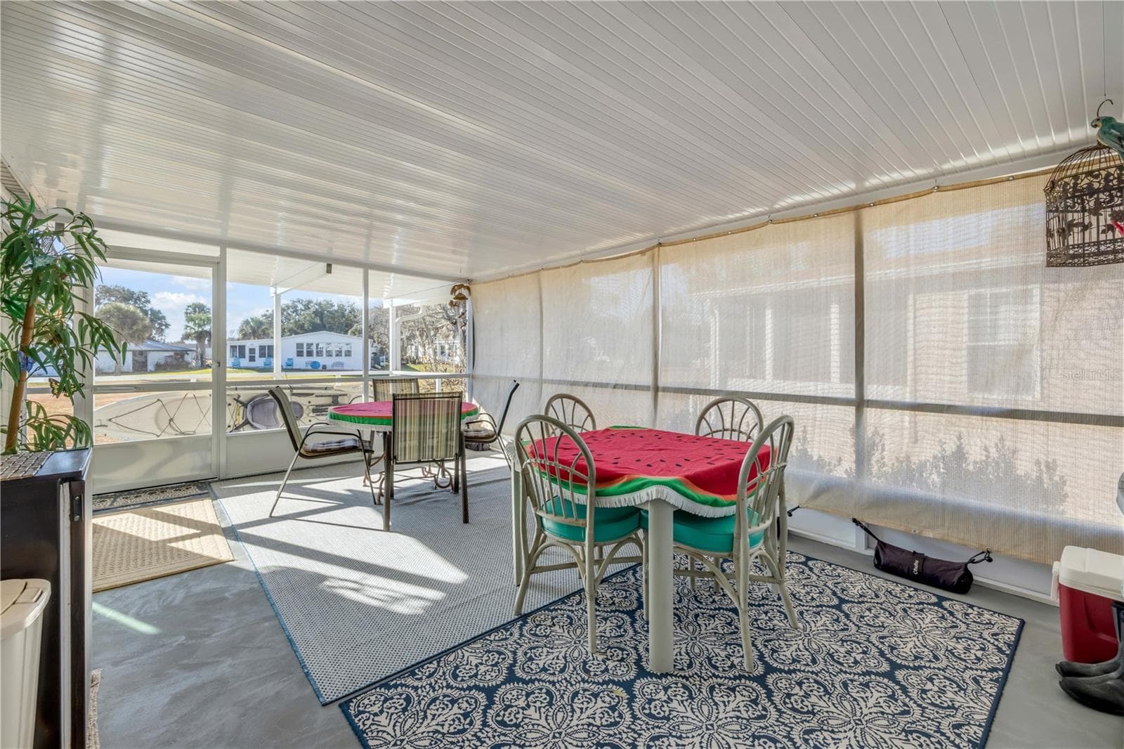 Screened Porch View - 290 NAVAJO DR, OAK HILL