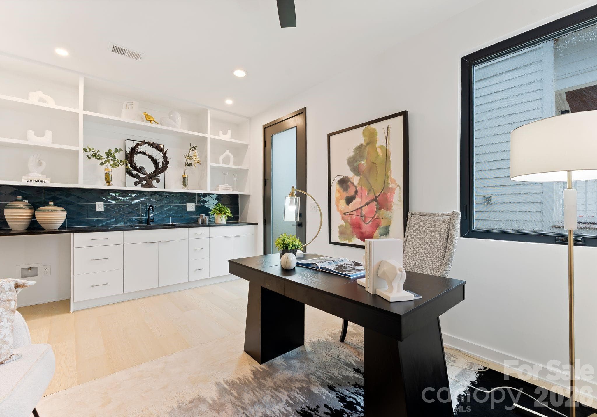 First floor bedroom with en suite bathroom, kitchenette, secondary laundry hook-up and private entrance/exit. - Charlotte
