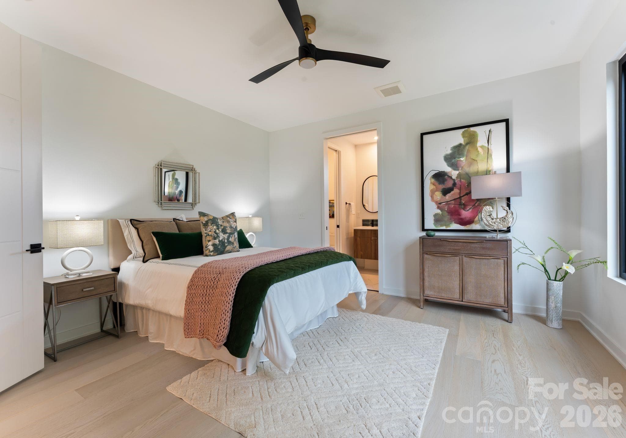 Guest bedroom. - Charlotte