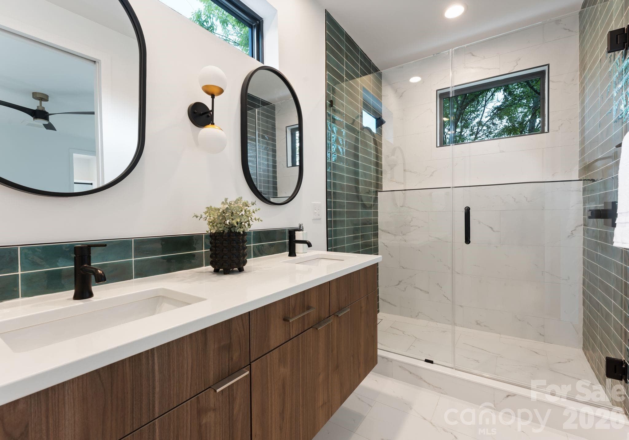 Guest bathroom. - Charlotte