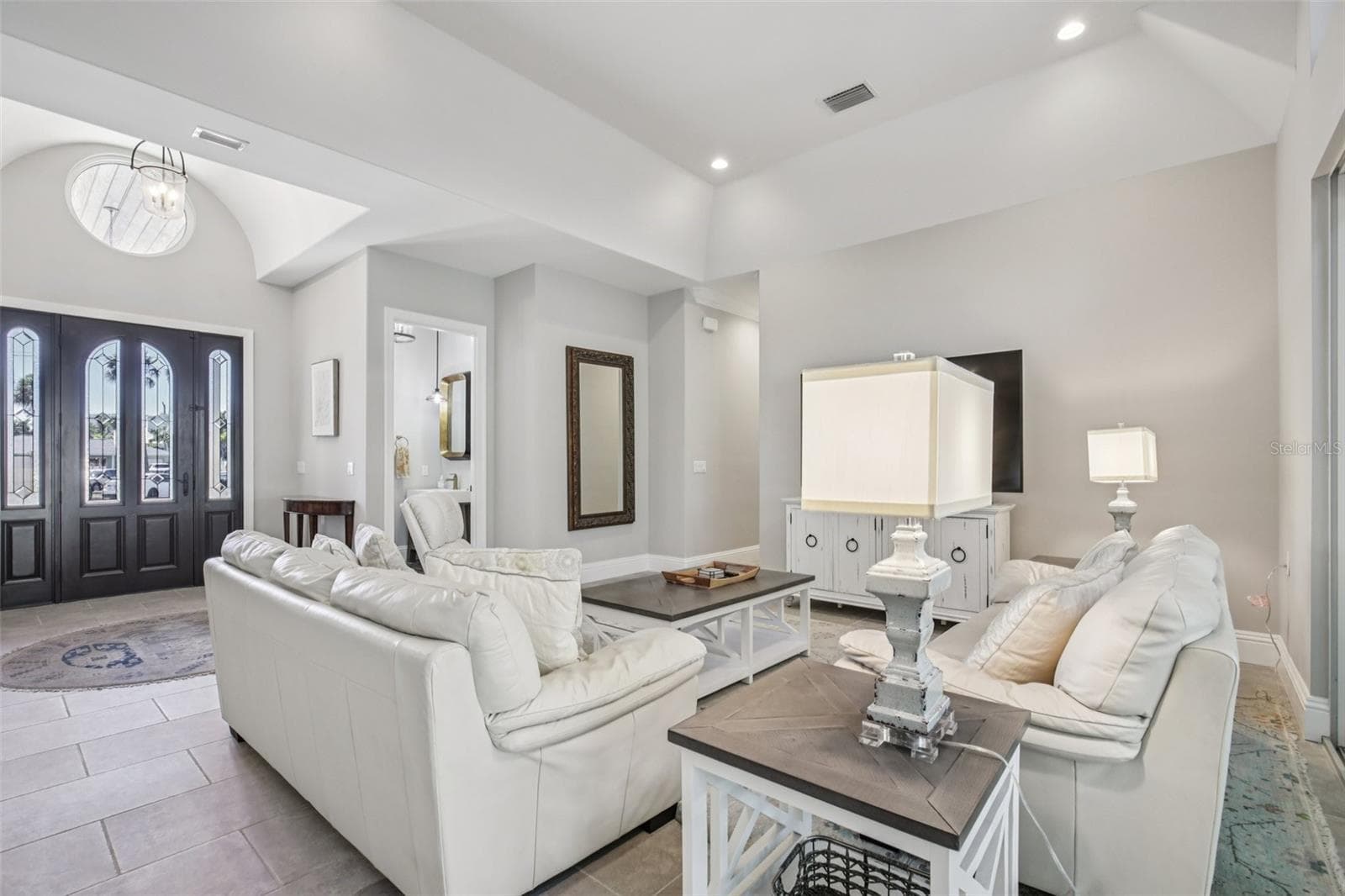 Living room - 125 S BLVD OF PRESIDENTS, SARASOTA
