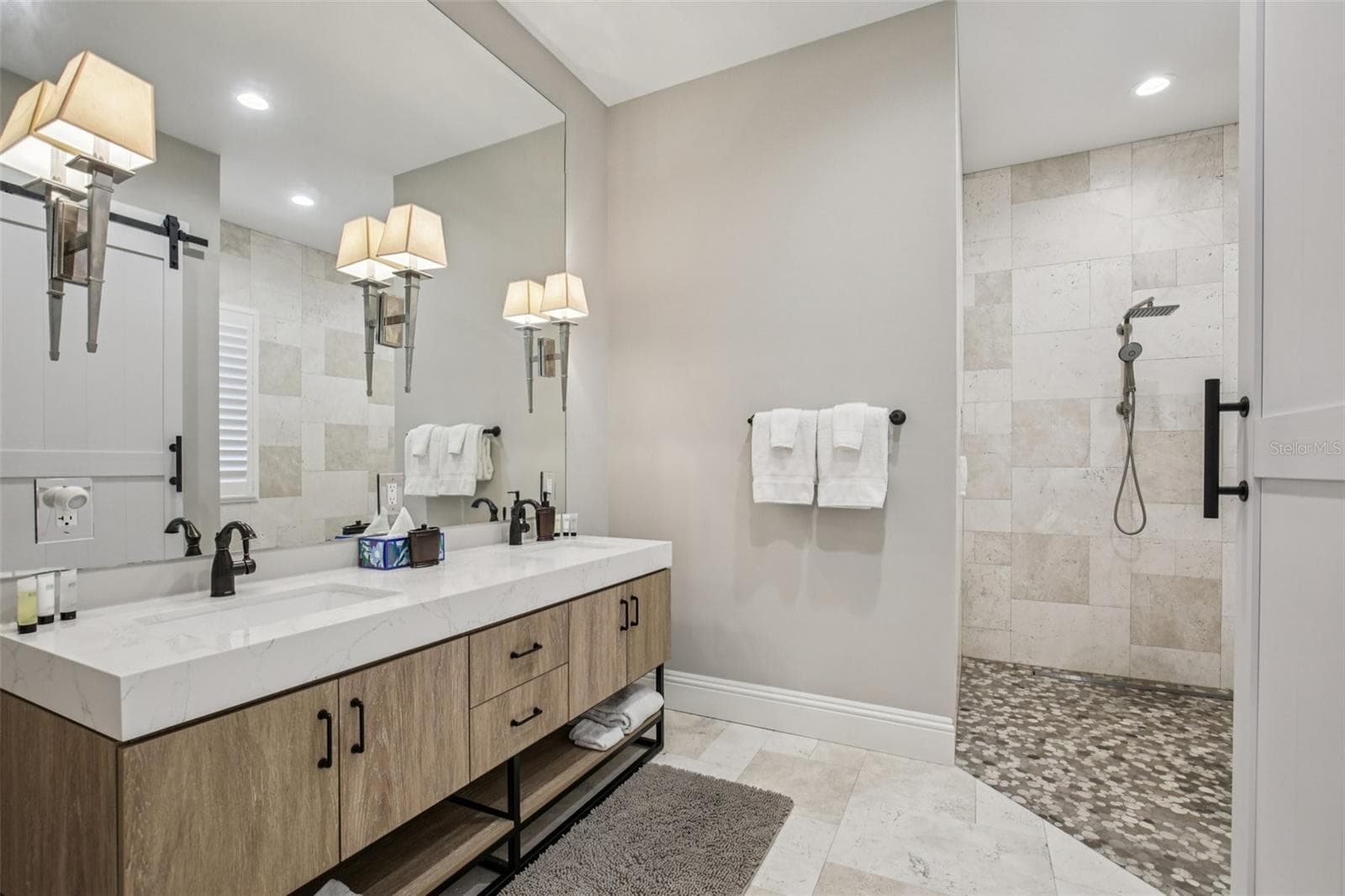Primary bathroom - 125 S BLVD OF PRESIDENTS, SARASOTA