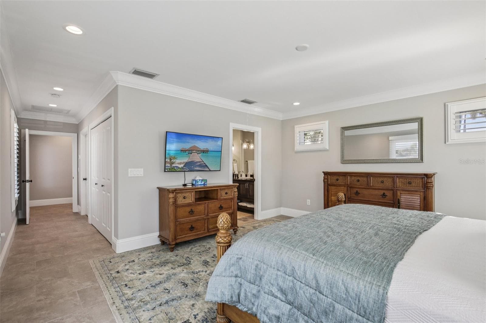 Guest bedroom upstairs - 125 S BLVD OF PRESIDENTS, SARASOTA