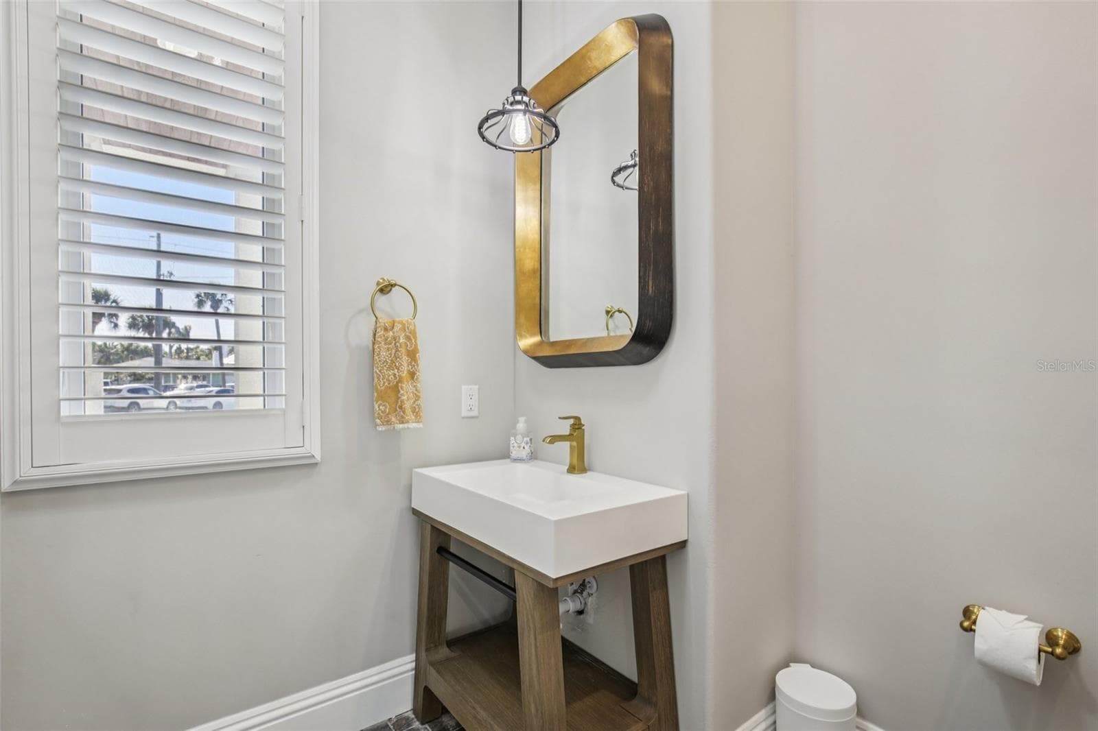 Half bath - 125 S BLVD OF PRESIDENTS, SARASOTA