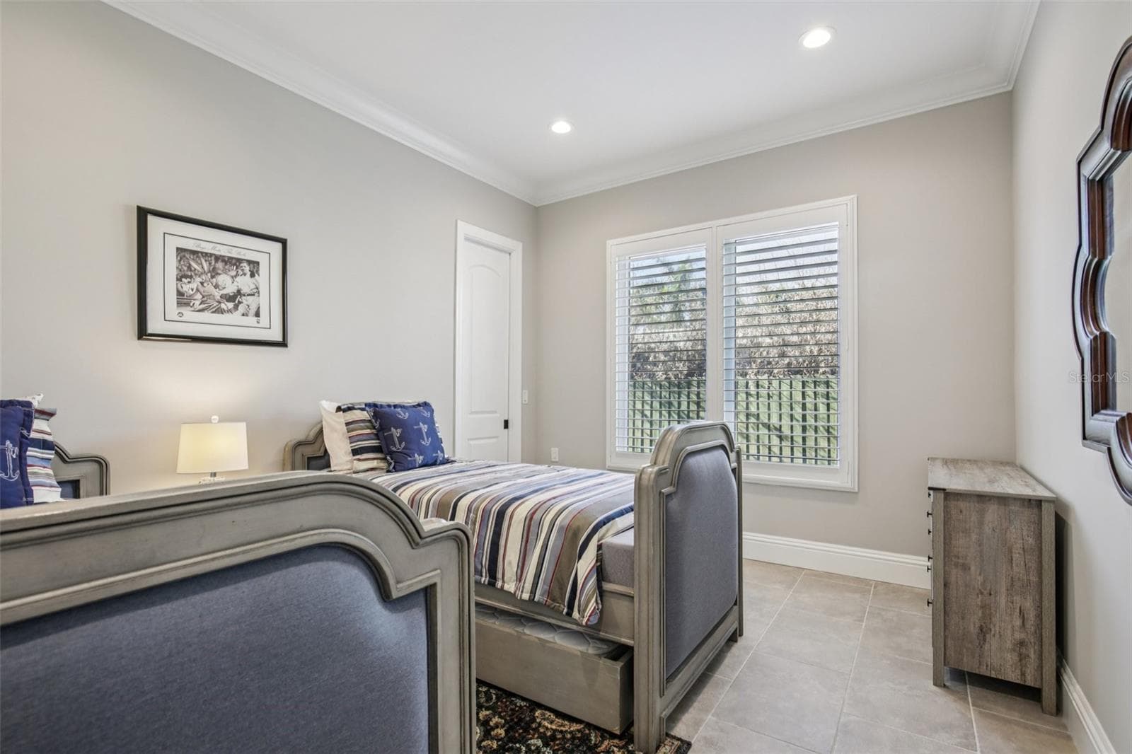 Guest bedroom - 125 S BLVD OF PRESIDENTS, SARASOTA
