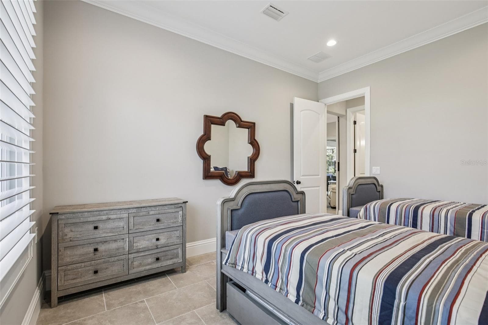 Guest bedroom - 125 S BLVD OF PRESIDENTS, SARASOTA