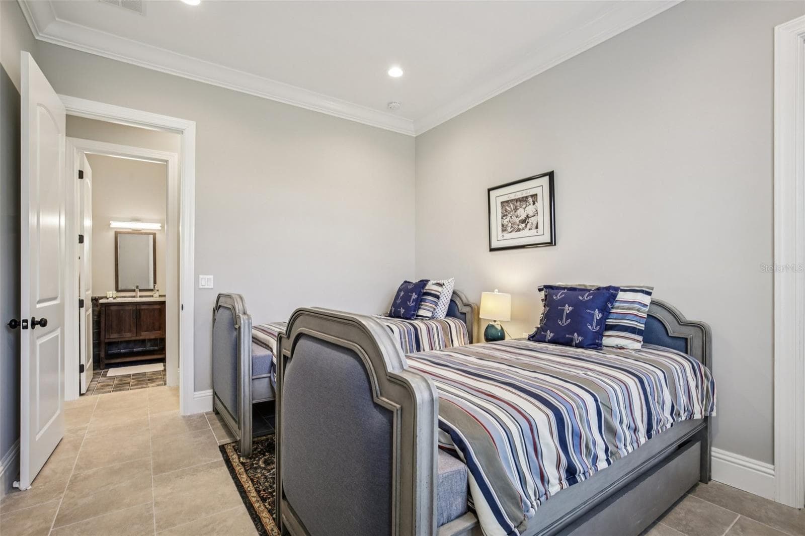 Guest bedroom - 125 S BLVD OF PRESIDENTS, SARASOTA