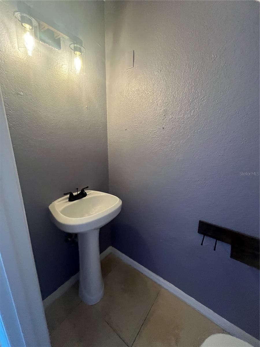 Half bath downstairs - 13709 JUNIPER BLOSSOM DR #0, TAMPA