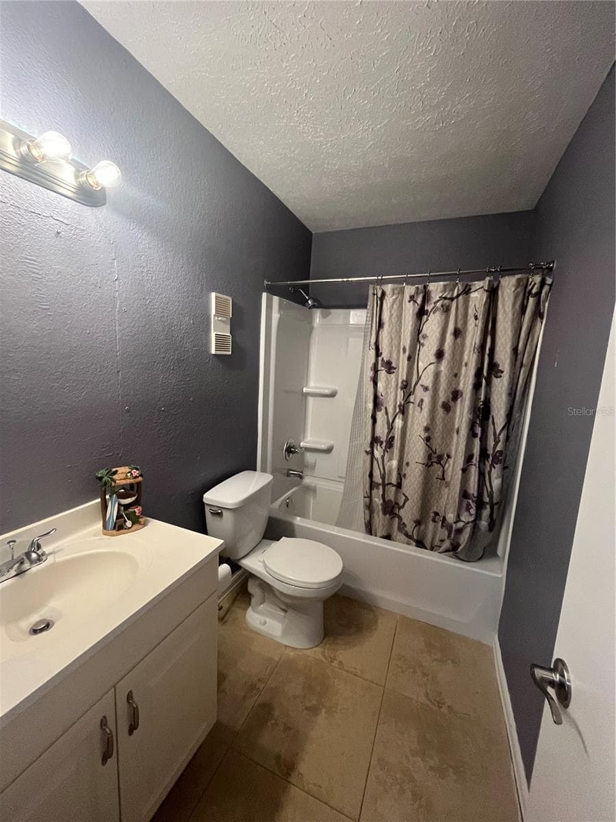 Full bath upstairs - 13709 JUNIPER BLOSSOM DR #0, TAMPA