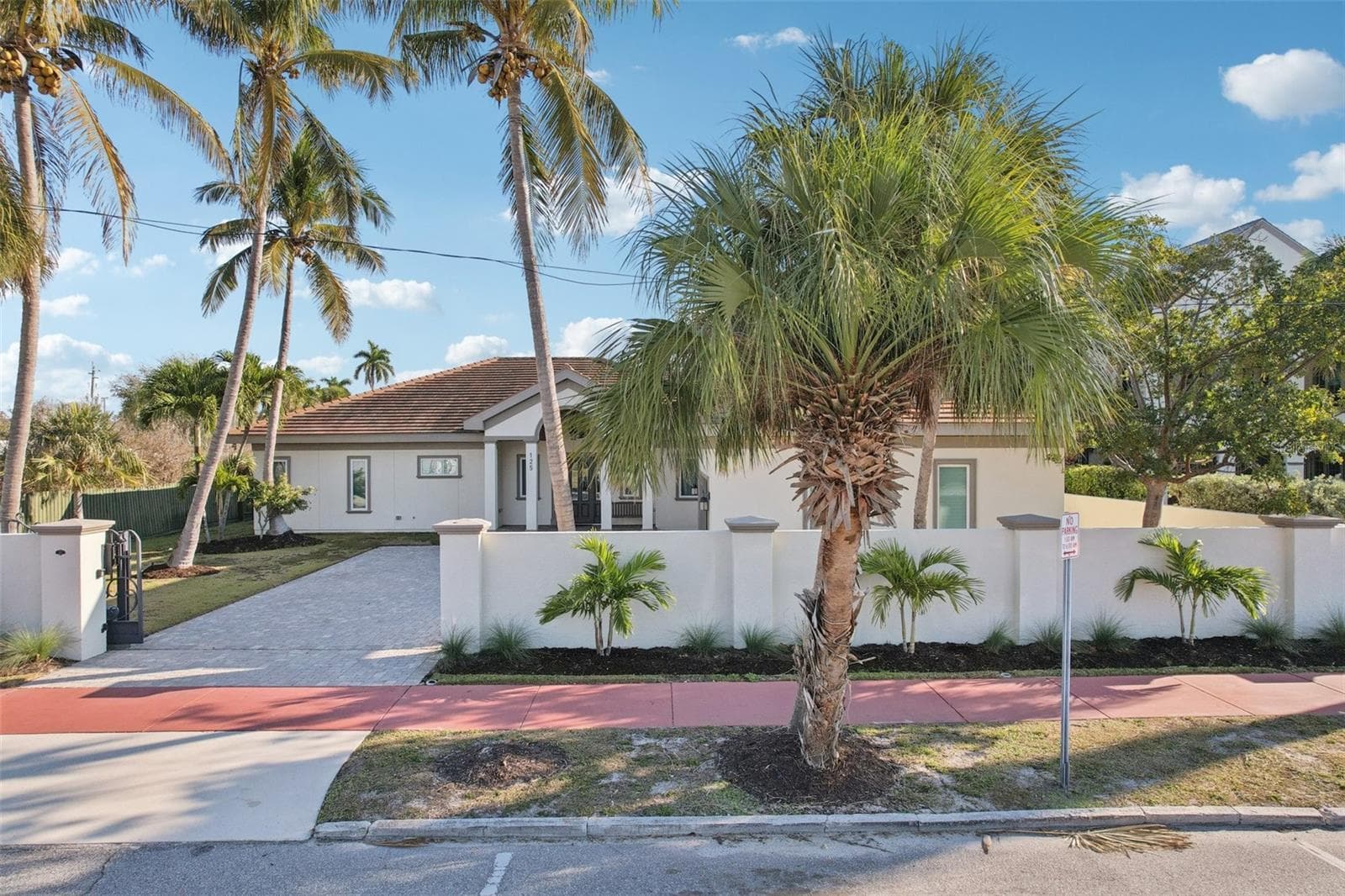 Street view of the house - 125 S BLVD OF PRESIDENTS, SARASOTA