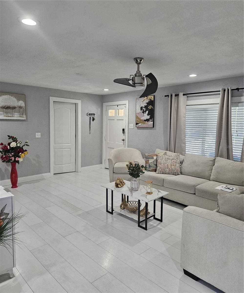 Single Family Residence at 9306 FOREST HILLS DR, TAMPA, photo 3 of 16