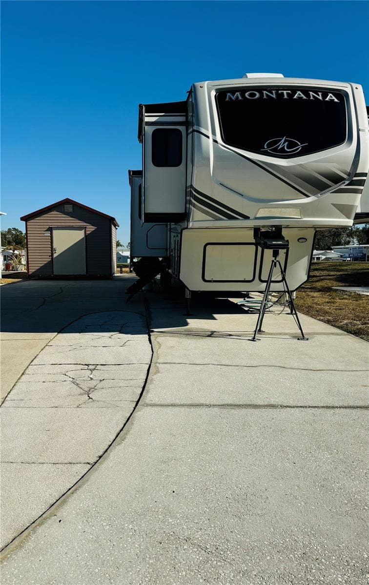 Park any type of RV on this lot - 328 ST GEORGE DR, DAVENPORT