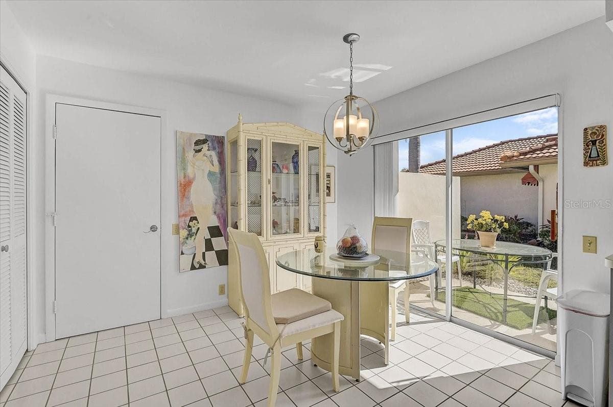 Eat-In Kitchen and outside side lanai - 4640 PERIDIA BLVD E, BRADENTON