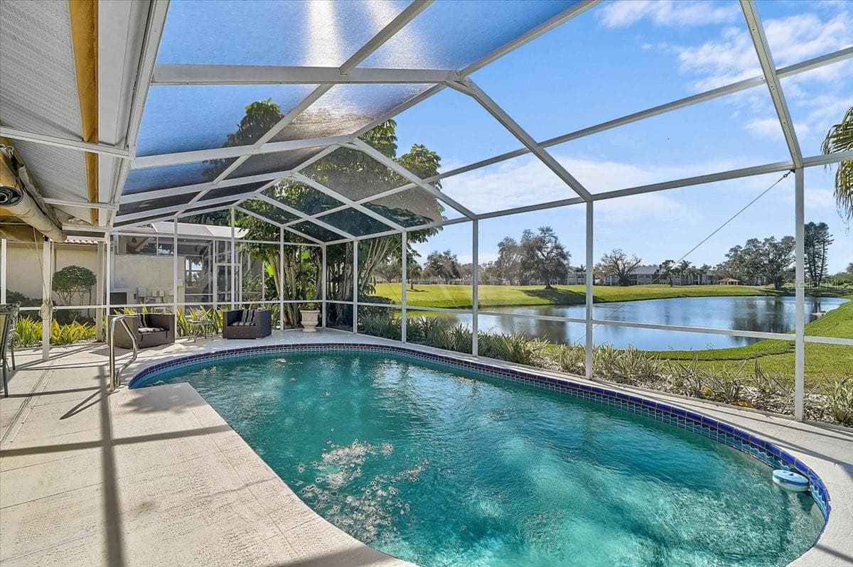 Pool with Lake View - 4640 PERIDIA BLVD E, BRADENTON