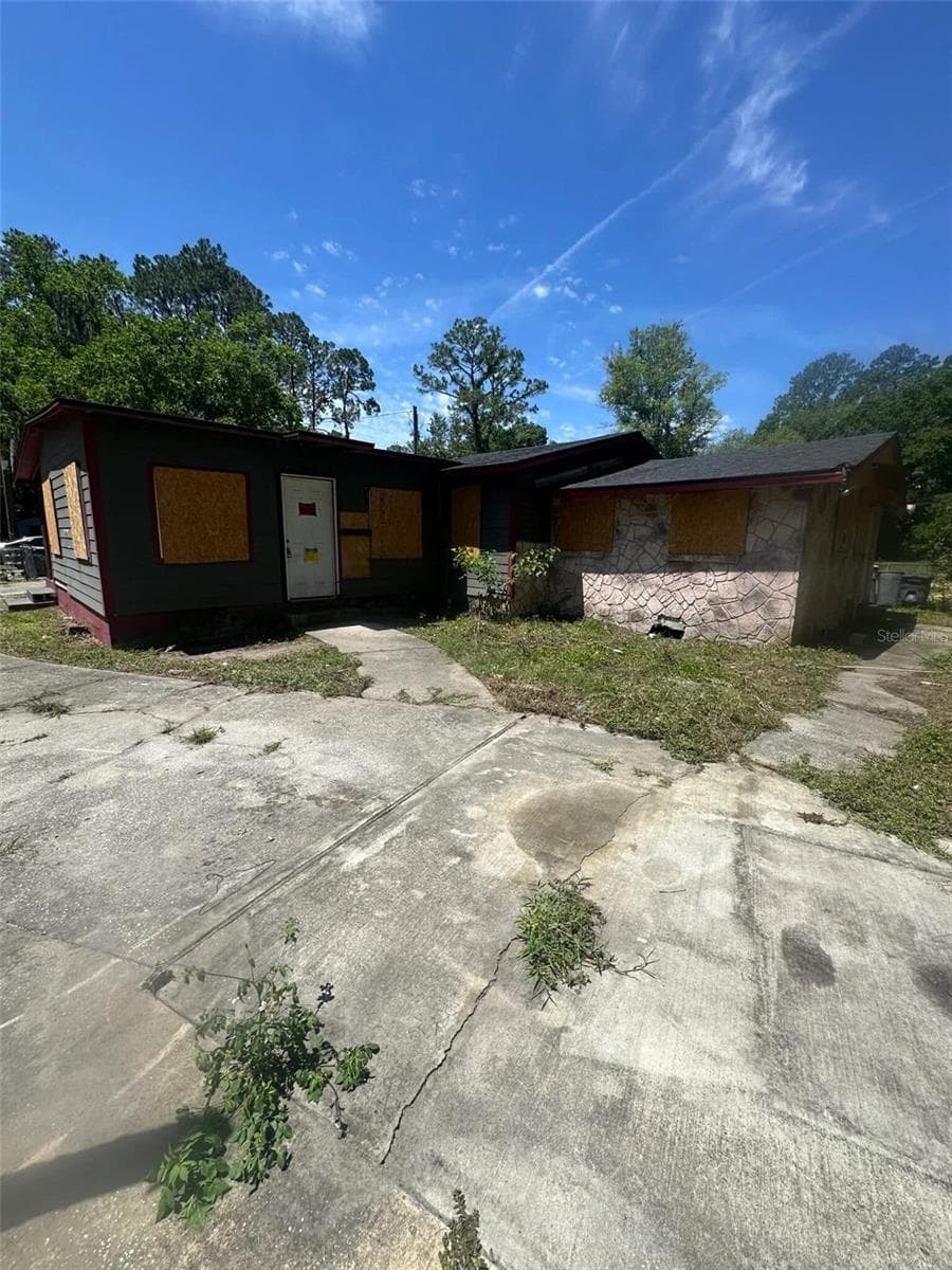 Single Family Residence at 5851 DUNMIRE AVE, JACKSONVILLE, photo 9 of 34
