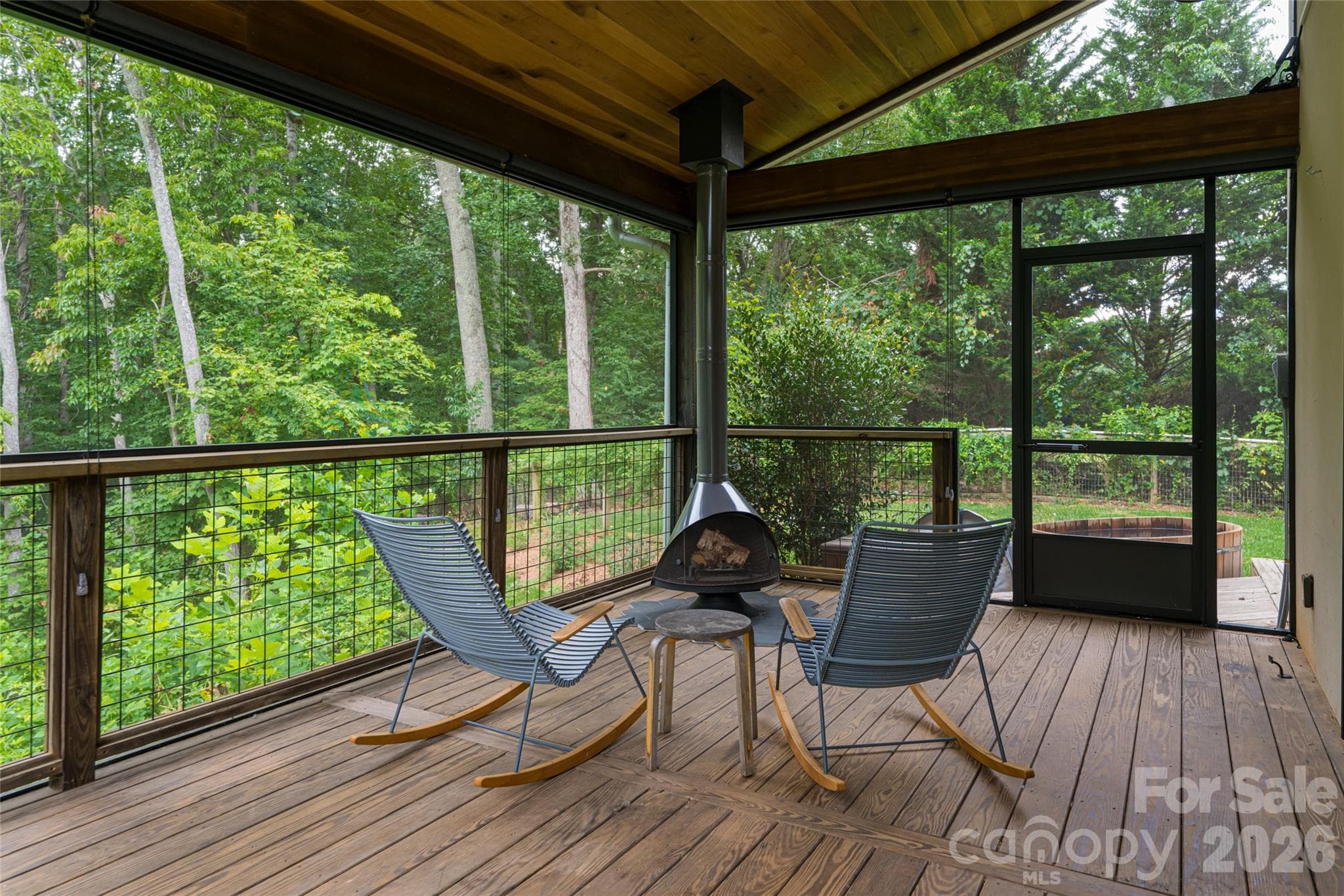 All seasons screened porch with wood burning fireplace - 7 Bee Balm Way, Asheville