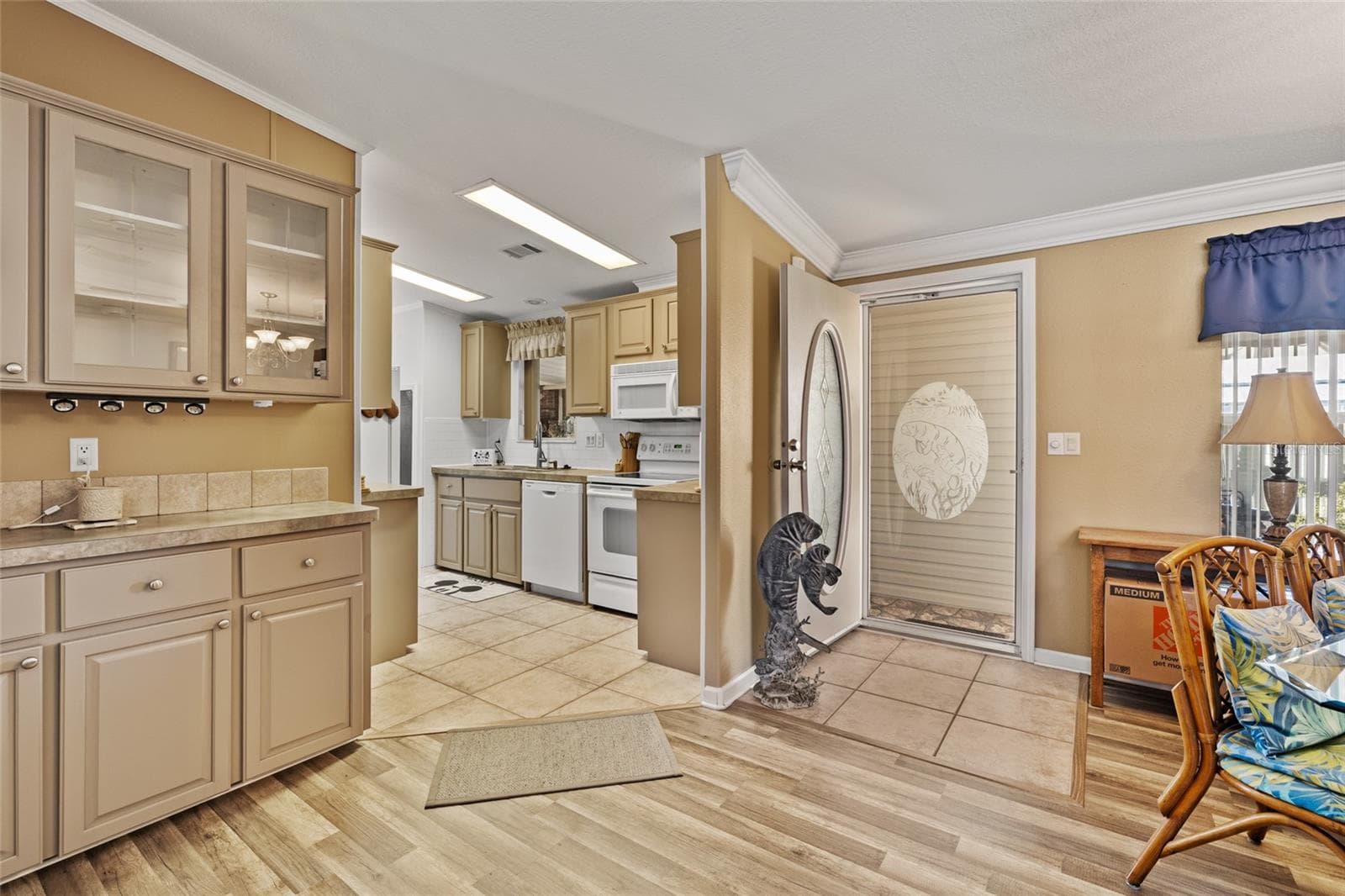 Manufactured Home at 134 AMERICANA CT NE #216, ST PETERSBURG, photo 6 of 55