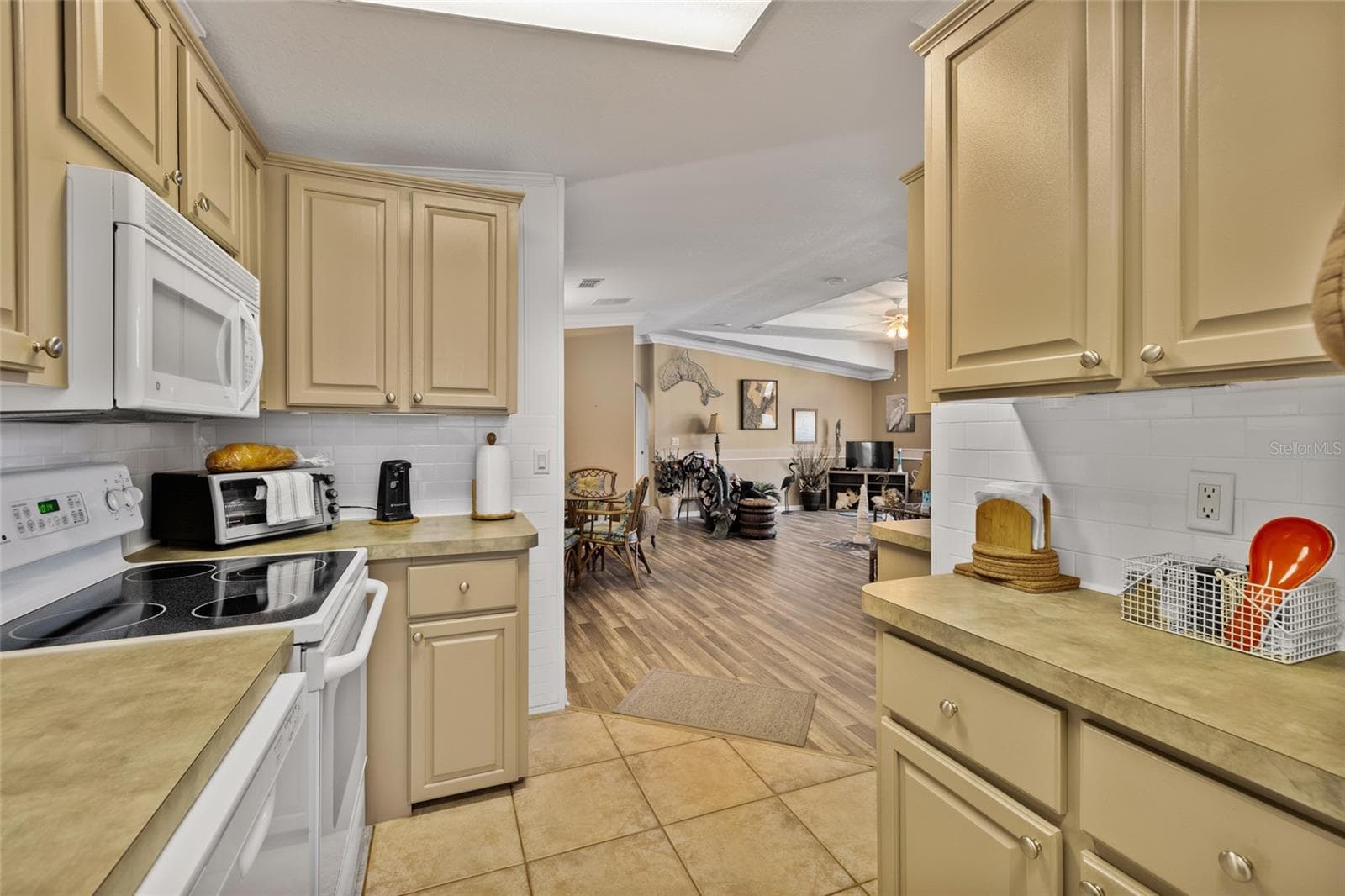 Manufactured Home at 134 AMERICANA CT NE #216, ST PETERSBURG, photo 9 of 55
