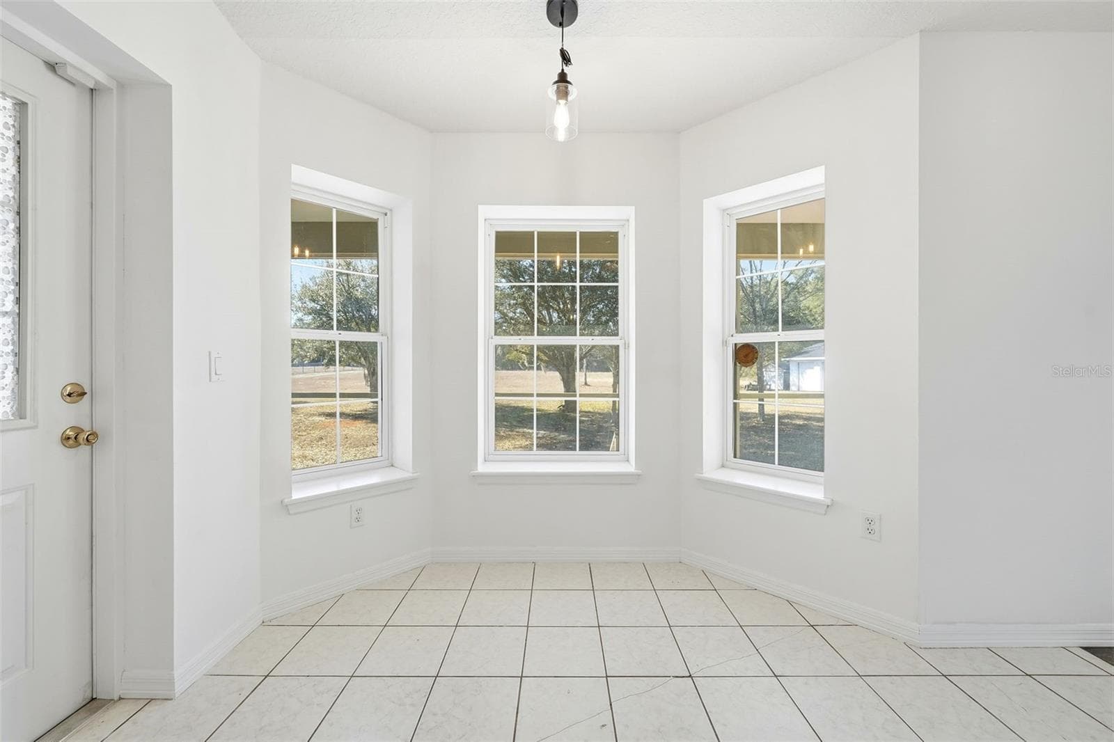 Breakfast Nook - 36841 RESERVE DR, EUSTIS