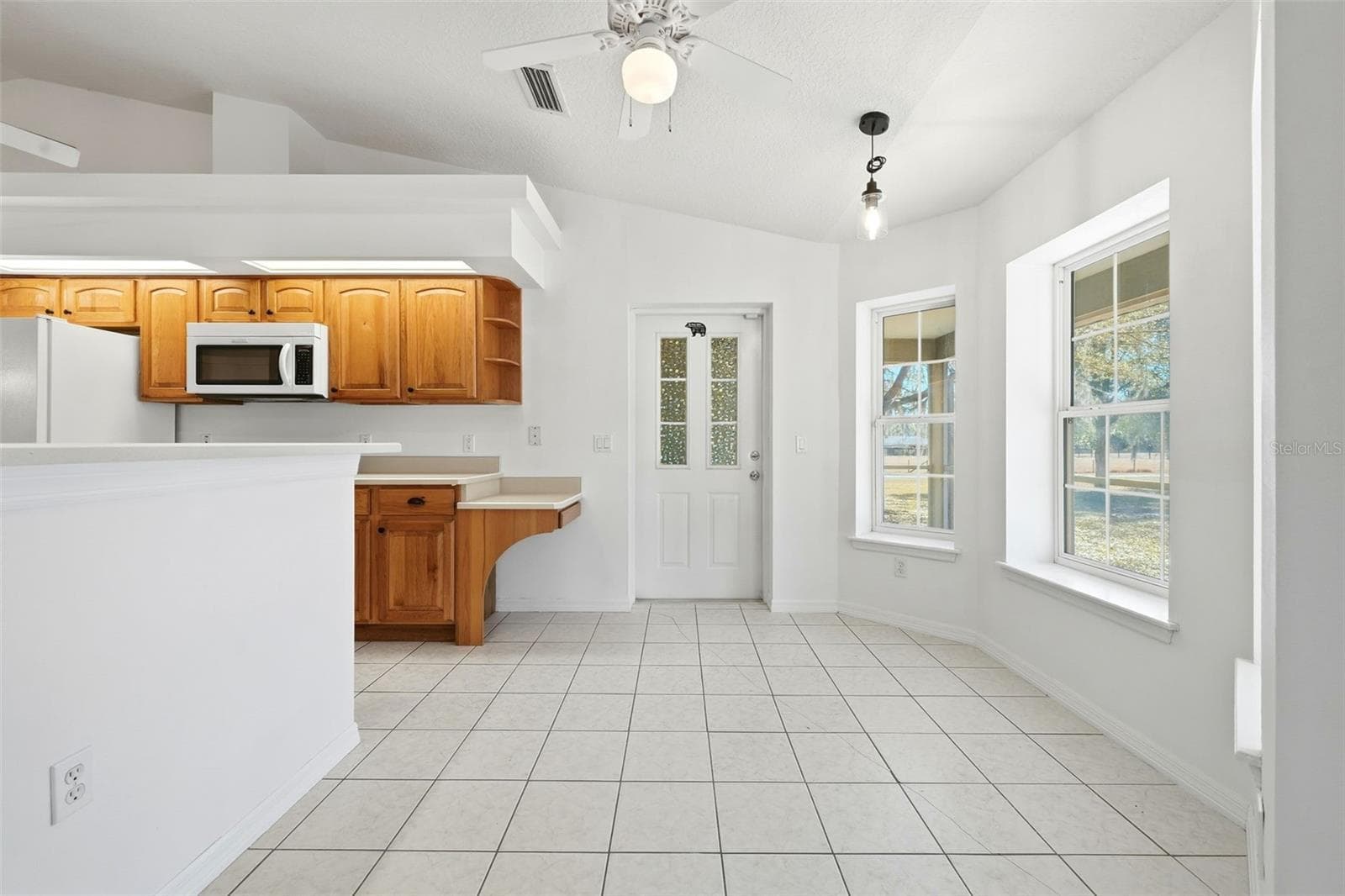 Breakfast Nook - 36841 RESERVE DR, EUSTIS
