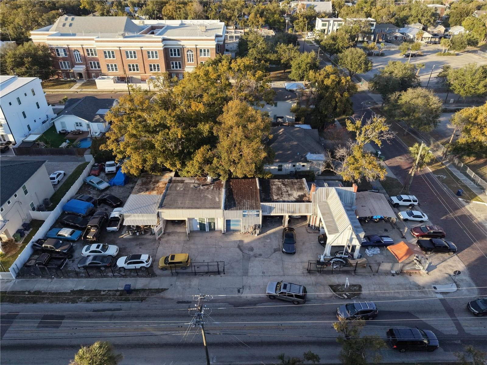 201 W COLUMBUS DR