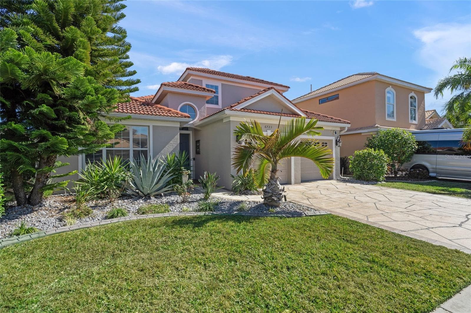 Single Family Residence at 6723 TAILFEATHER WAY, BRADENTON, photo 2 of 40