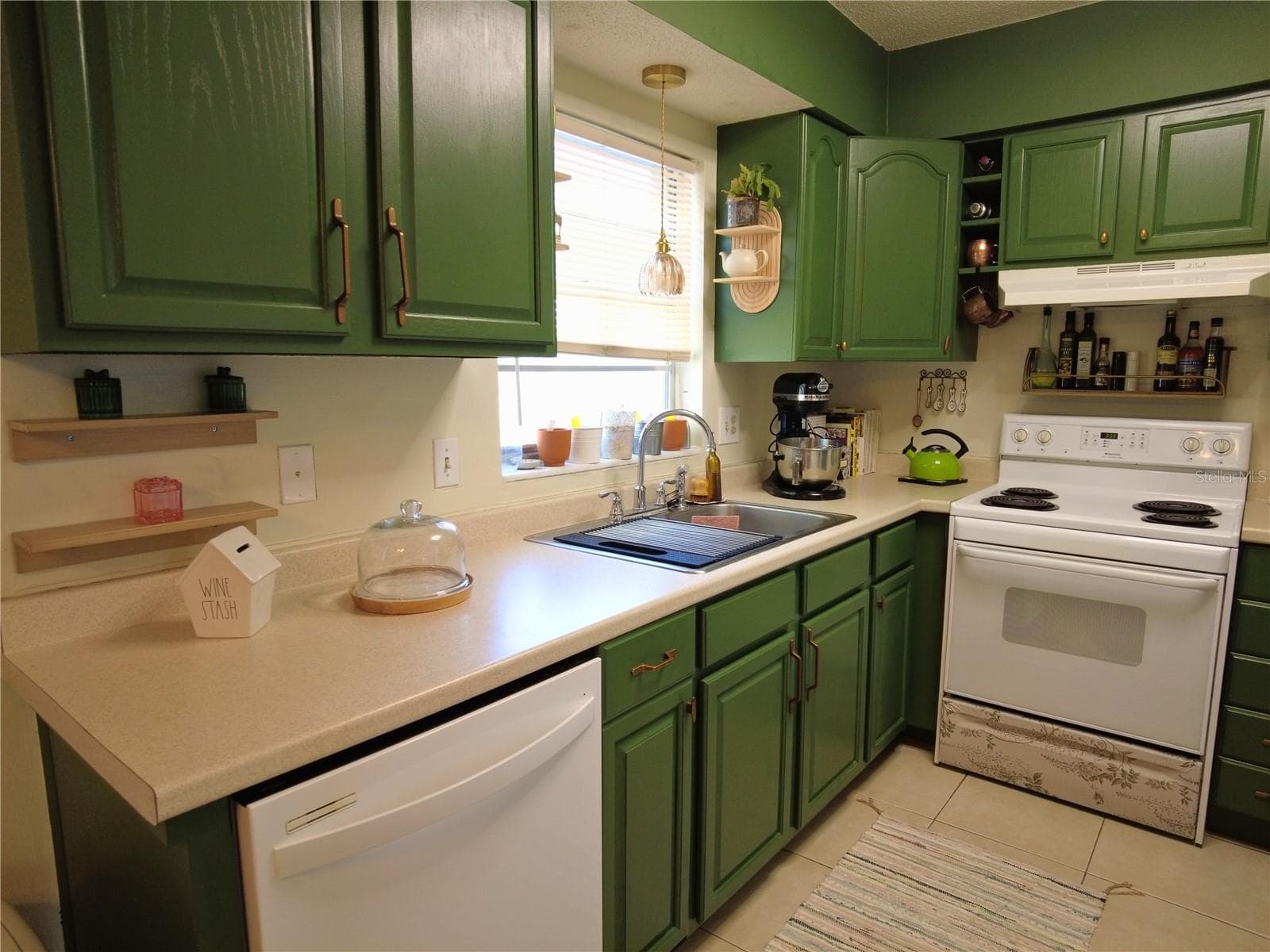 Spacious Kitchen with plenty of cabinets and counter tops. - 6930A PLACE DE LA PAIX #2B, SOUTH PASADENA