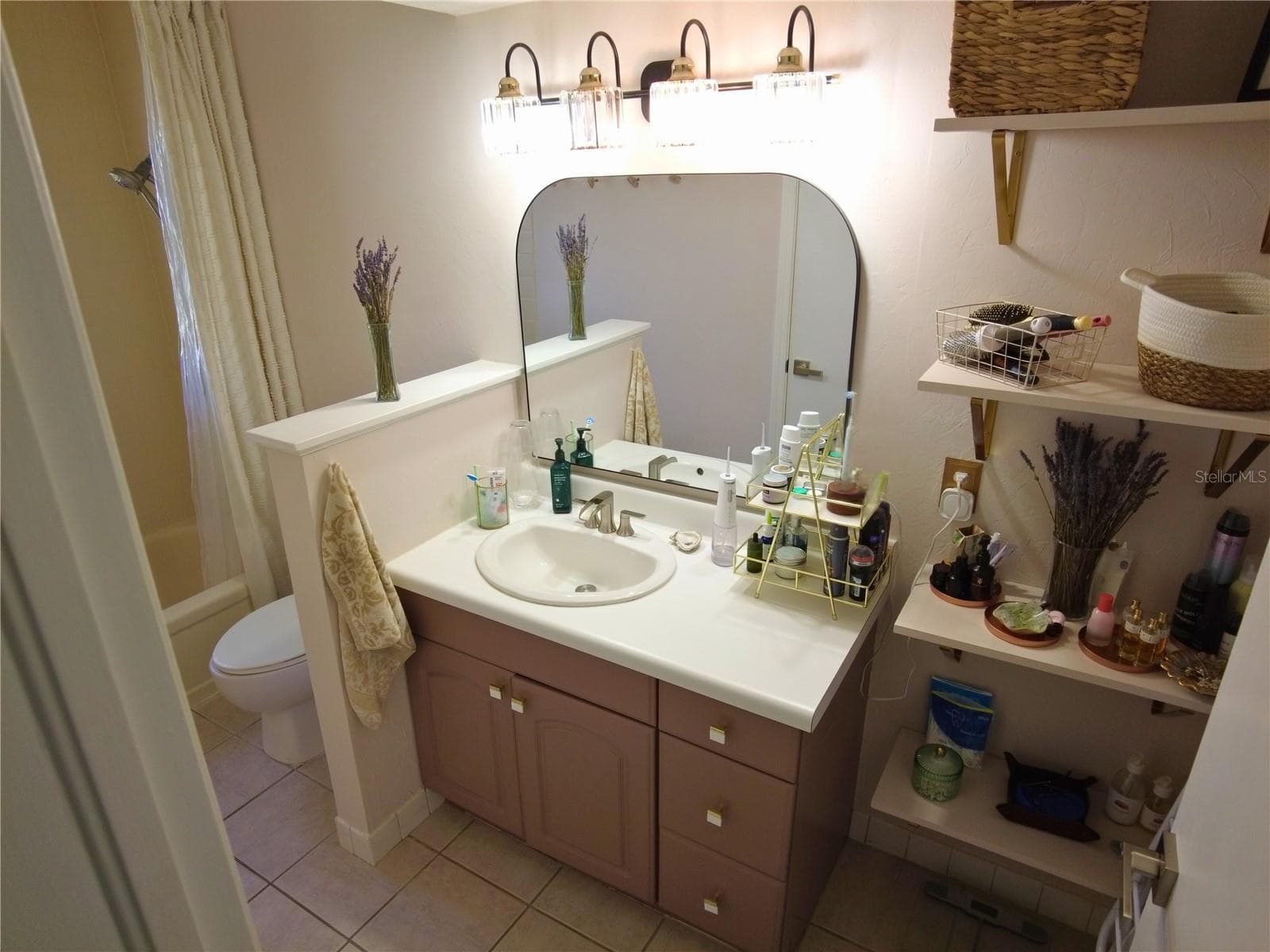 Over Sized Bathroom. - 6930A PLACE DE LA PAIX #2B, SOUTH PASADENA