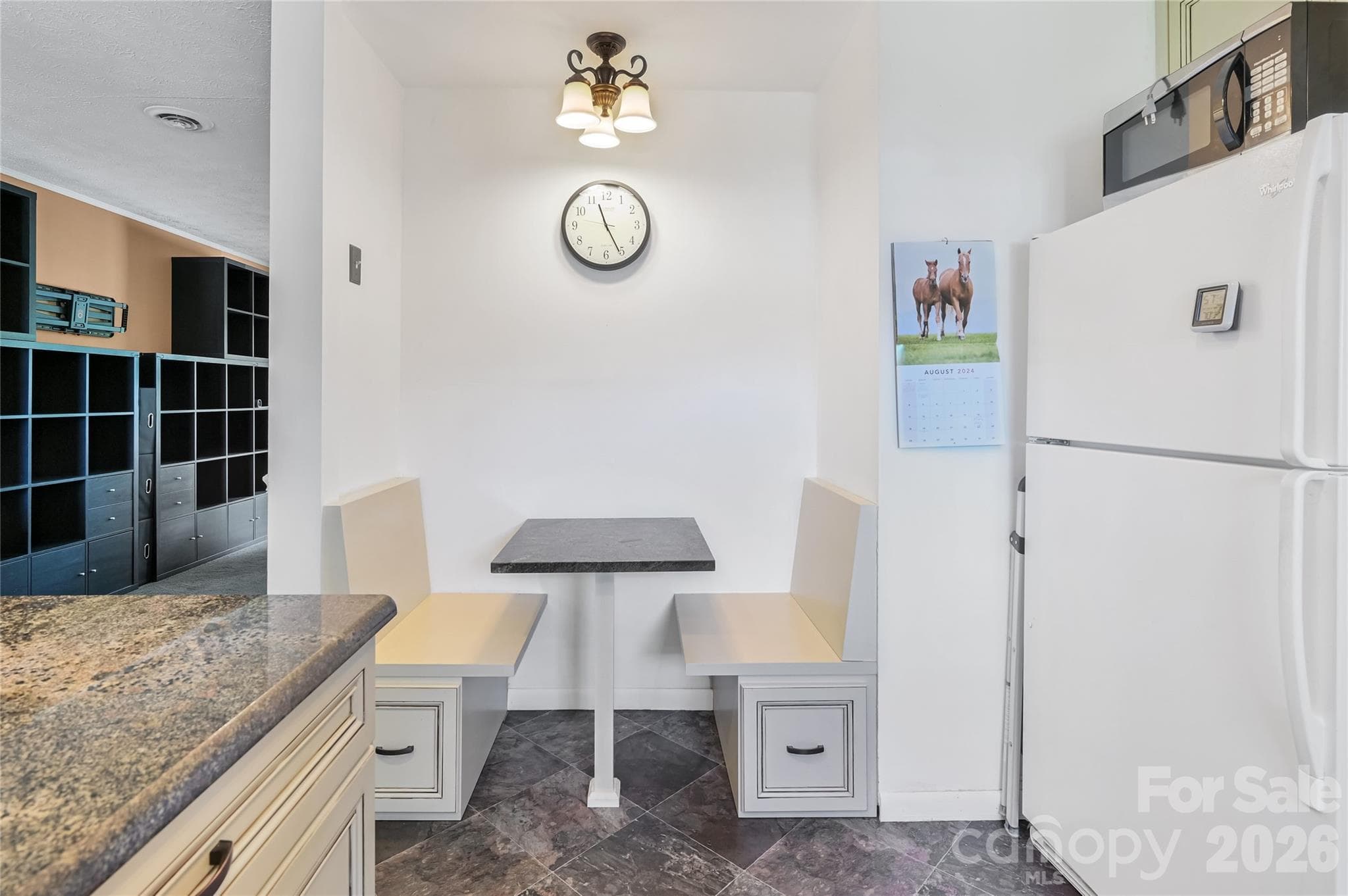 kitchen-built in nook - Hendersonville