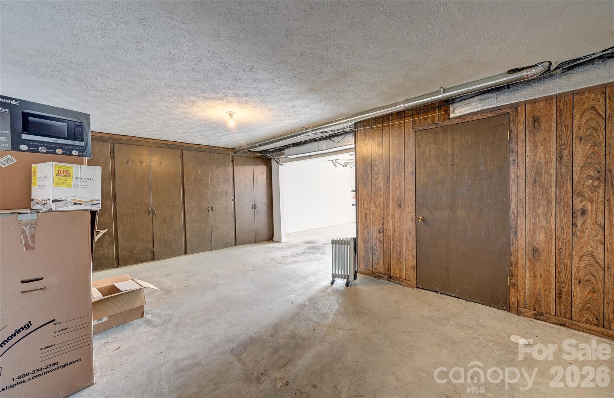 storage space in garage/basement - Hendersonville