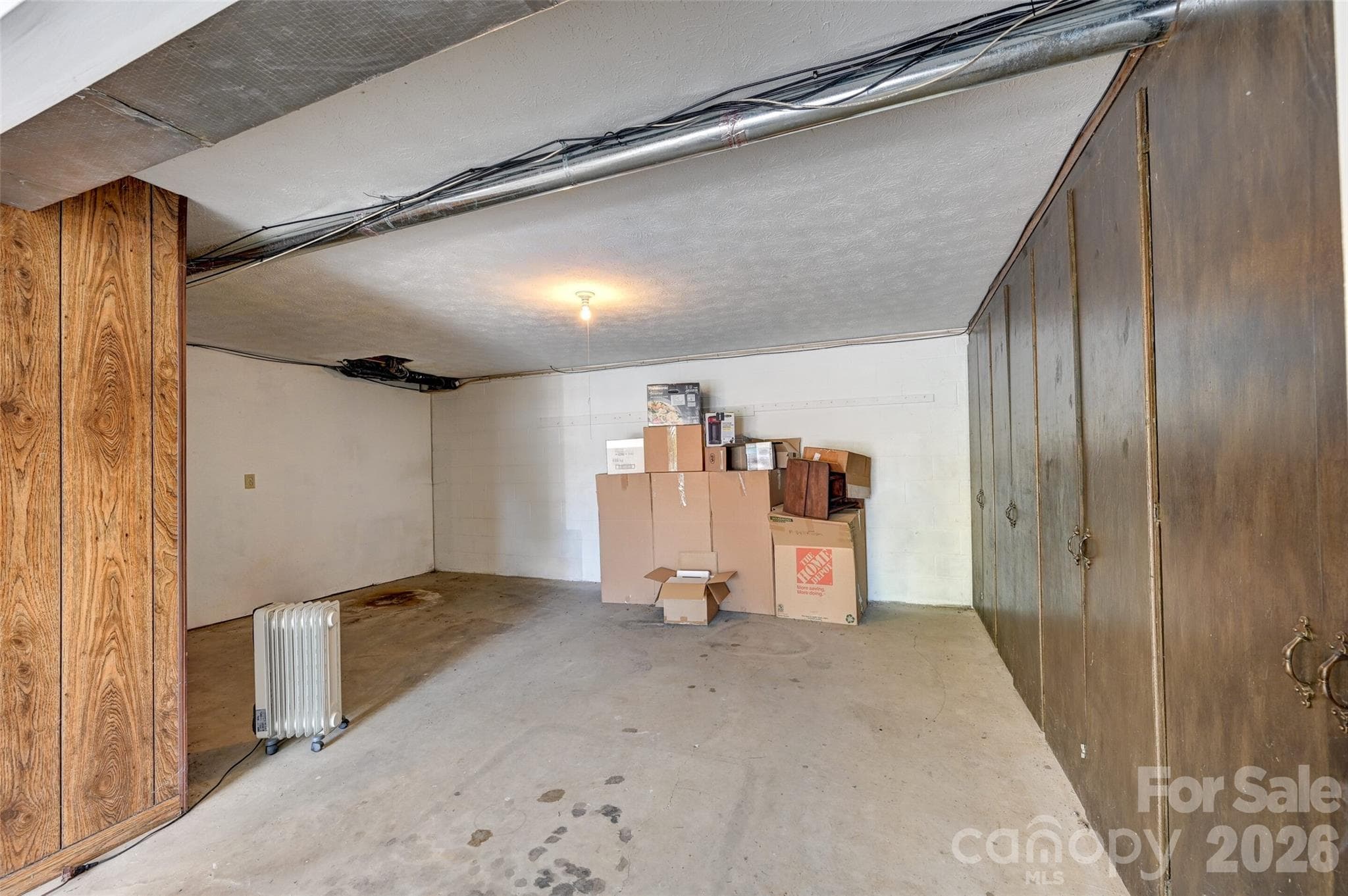storage space in garage/basement - Hendersonville