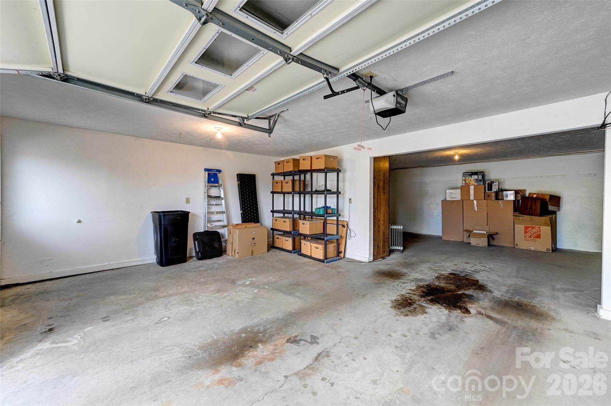 1 car garage - Hendersonville