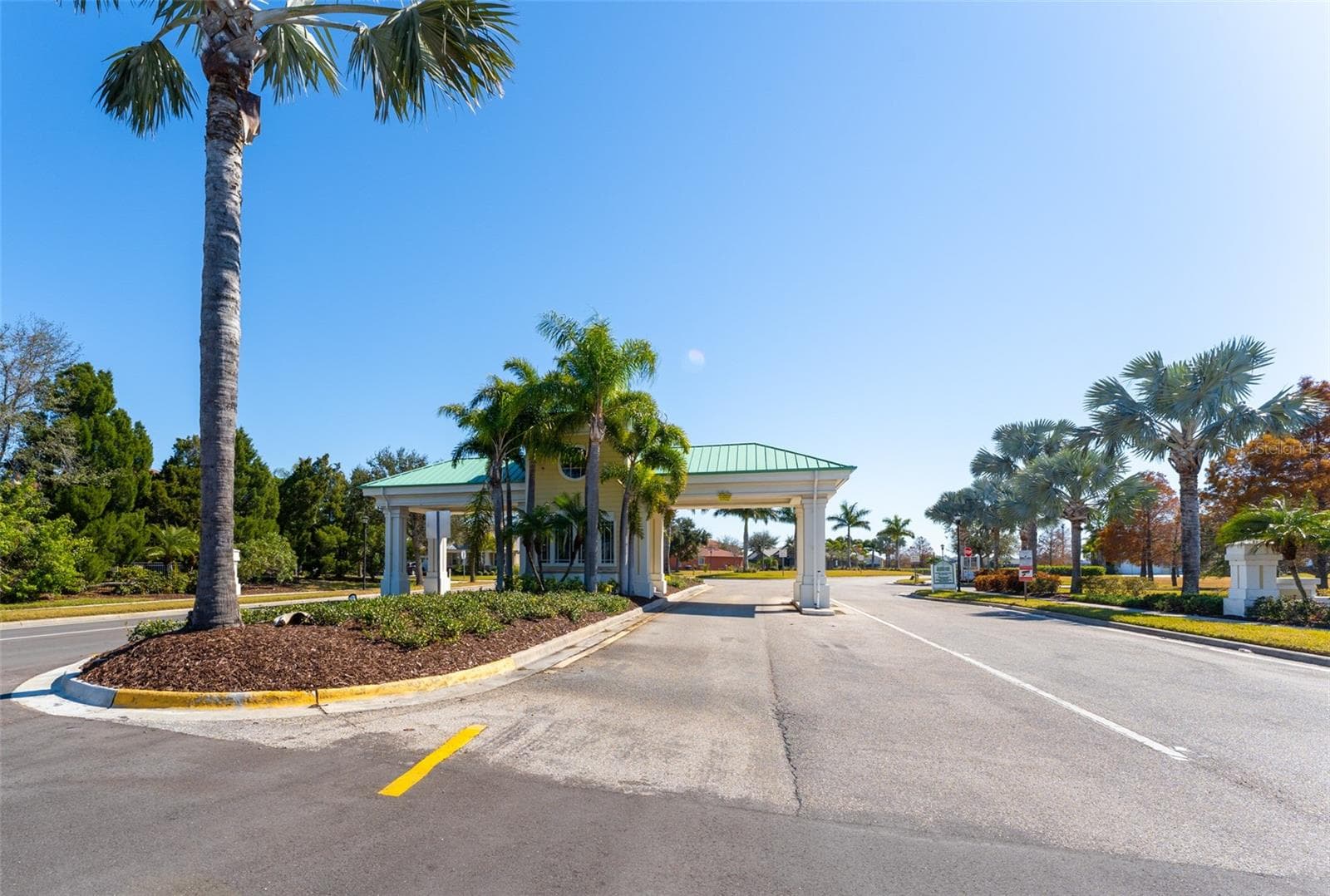 Community entrance with clubhouse, community pool, fitness center and playground - 5431 SANDY SHELL DR, APOLLO BEACH
