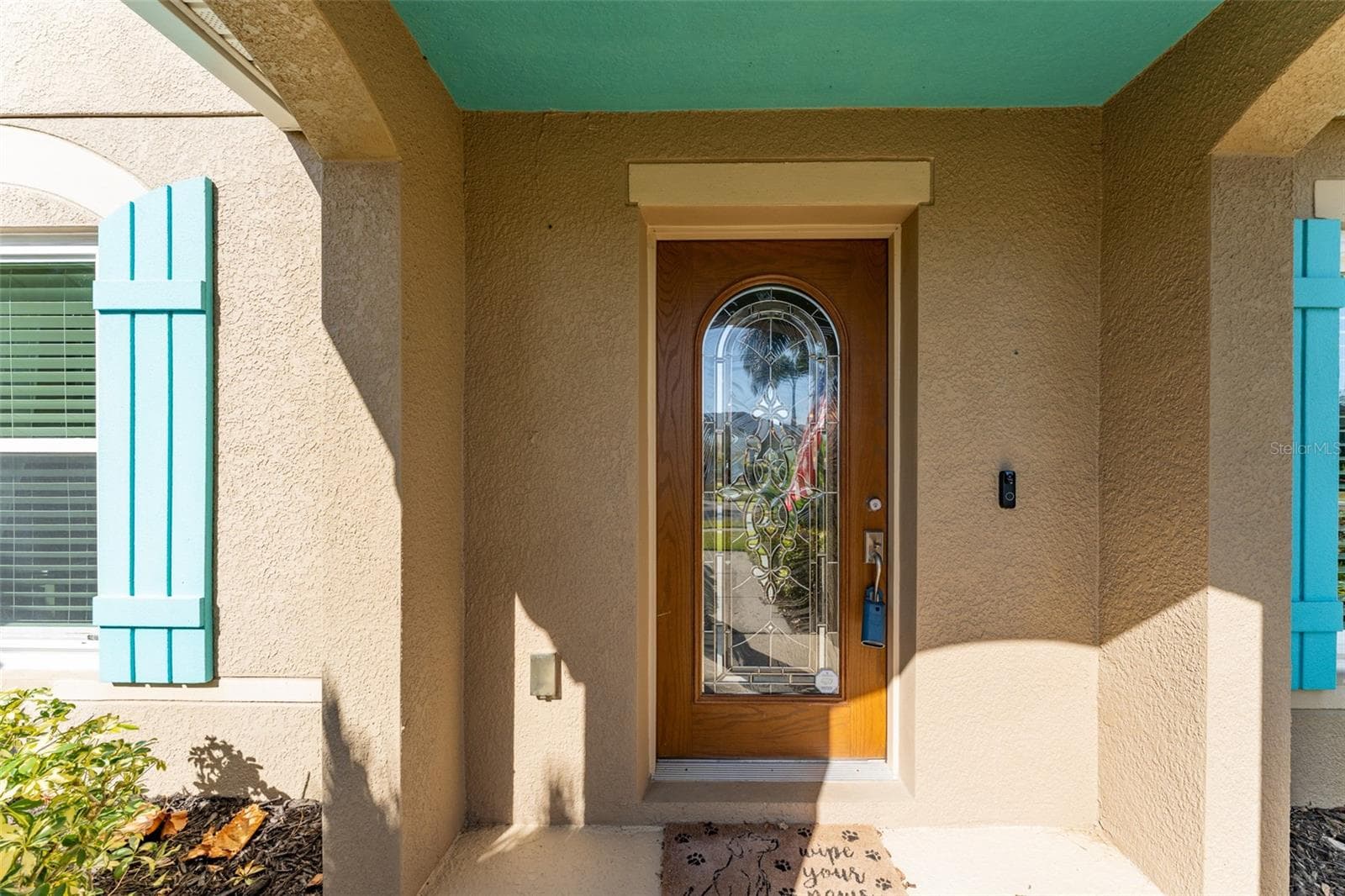 Front covered entrance - 5431 SANDY SHELL DR, APOLLO BEACH