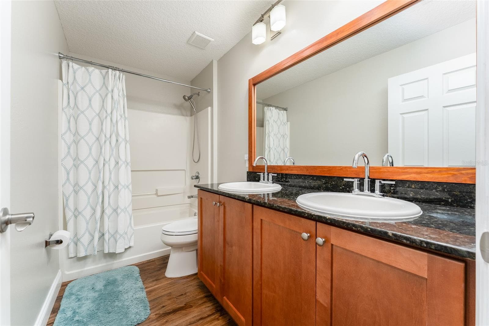 Guest bath with dual sinks on taller comfort vanity - 5431 SANDY SHELL DR, APOLLO BEACH