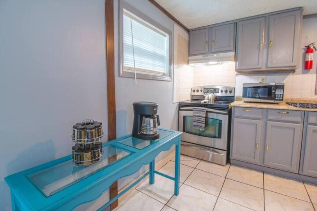 Single Family Residence at 1731 GRAYSON DR, ORLANDO, photo 6 of 33