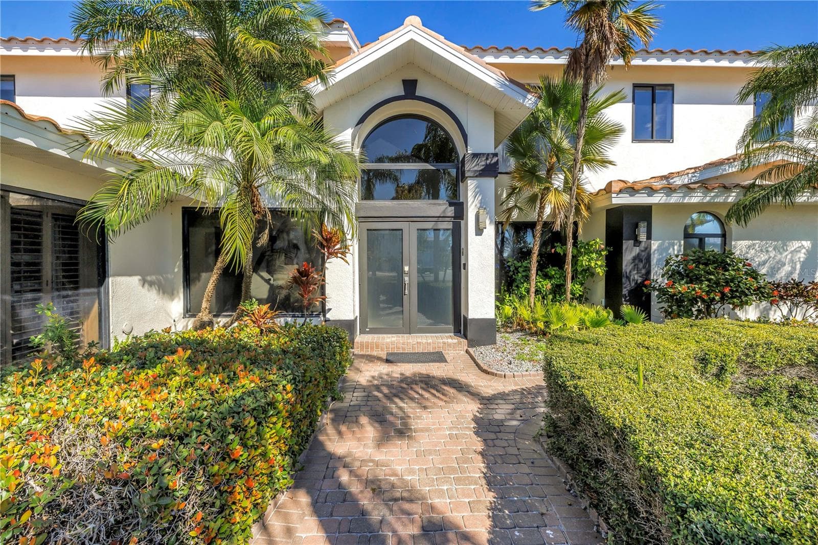 Single Family Residence at 583 CRYSTAL DR, MADEIRA BEACH, photo 2 of 100