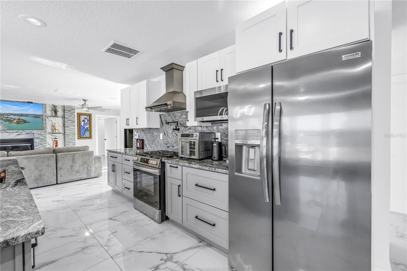 Single Family Residence at 583 CRYSTAL DR, MADEIRA BEACH, photo 20 of 100