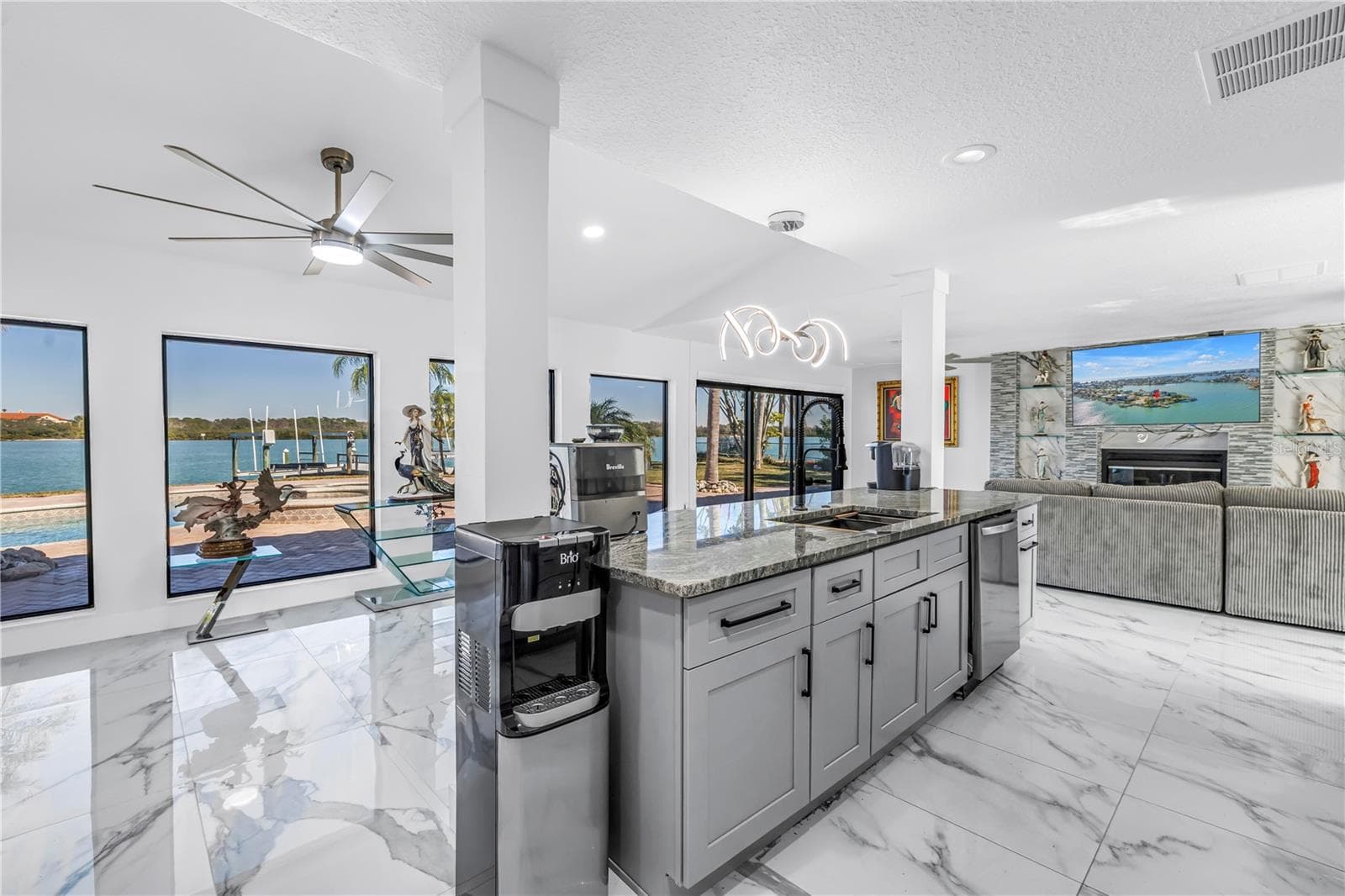 Single Family Residence at 583 CRYSTAL DR, MADEIRA BEACH, photo 21 of 100