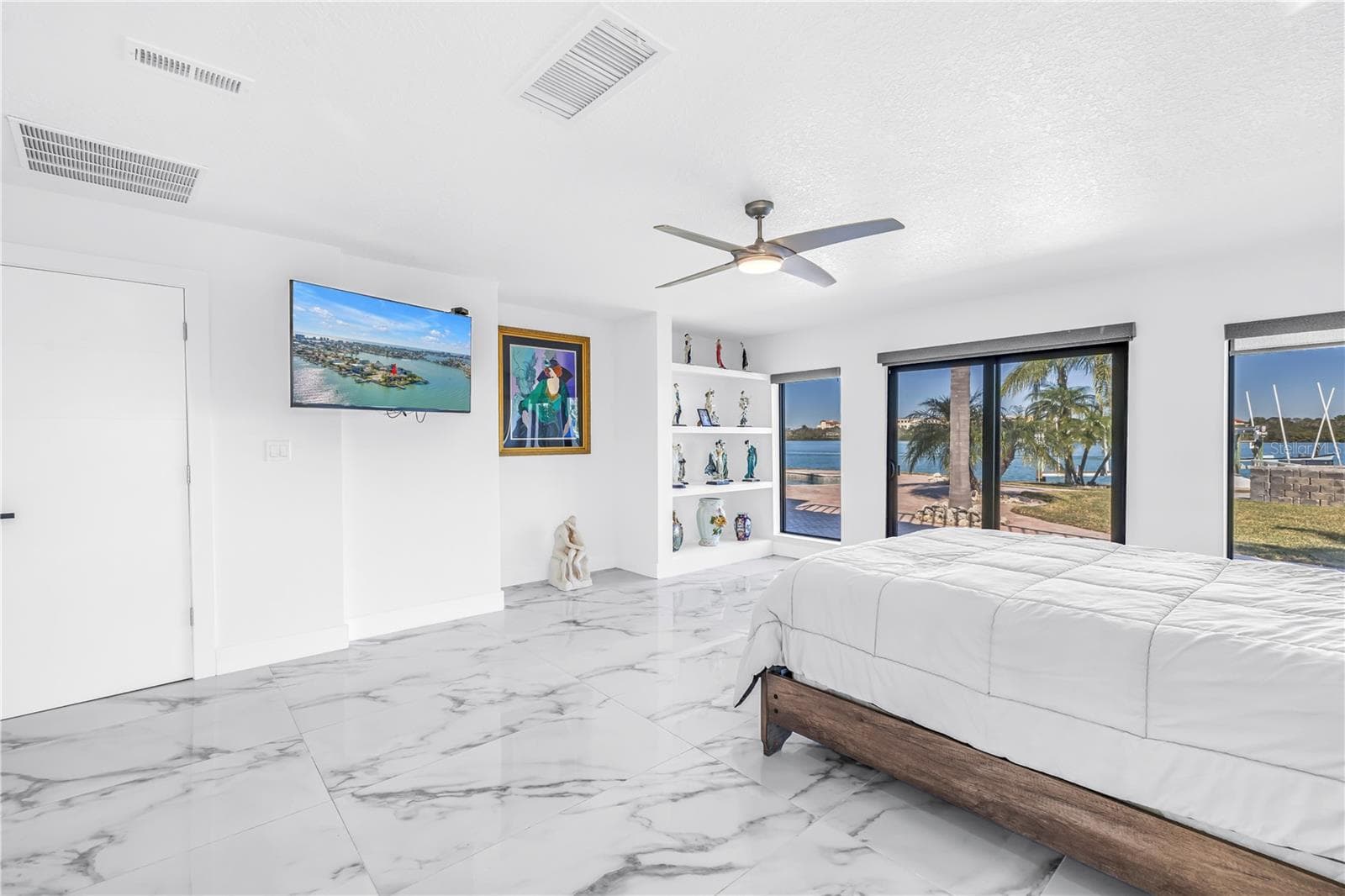 Single Family Residence at 583 CRYSTAL DR, MADEIRA BEACH, photo 9 of 100