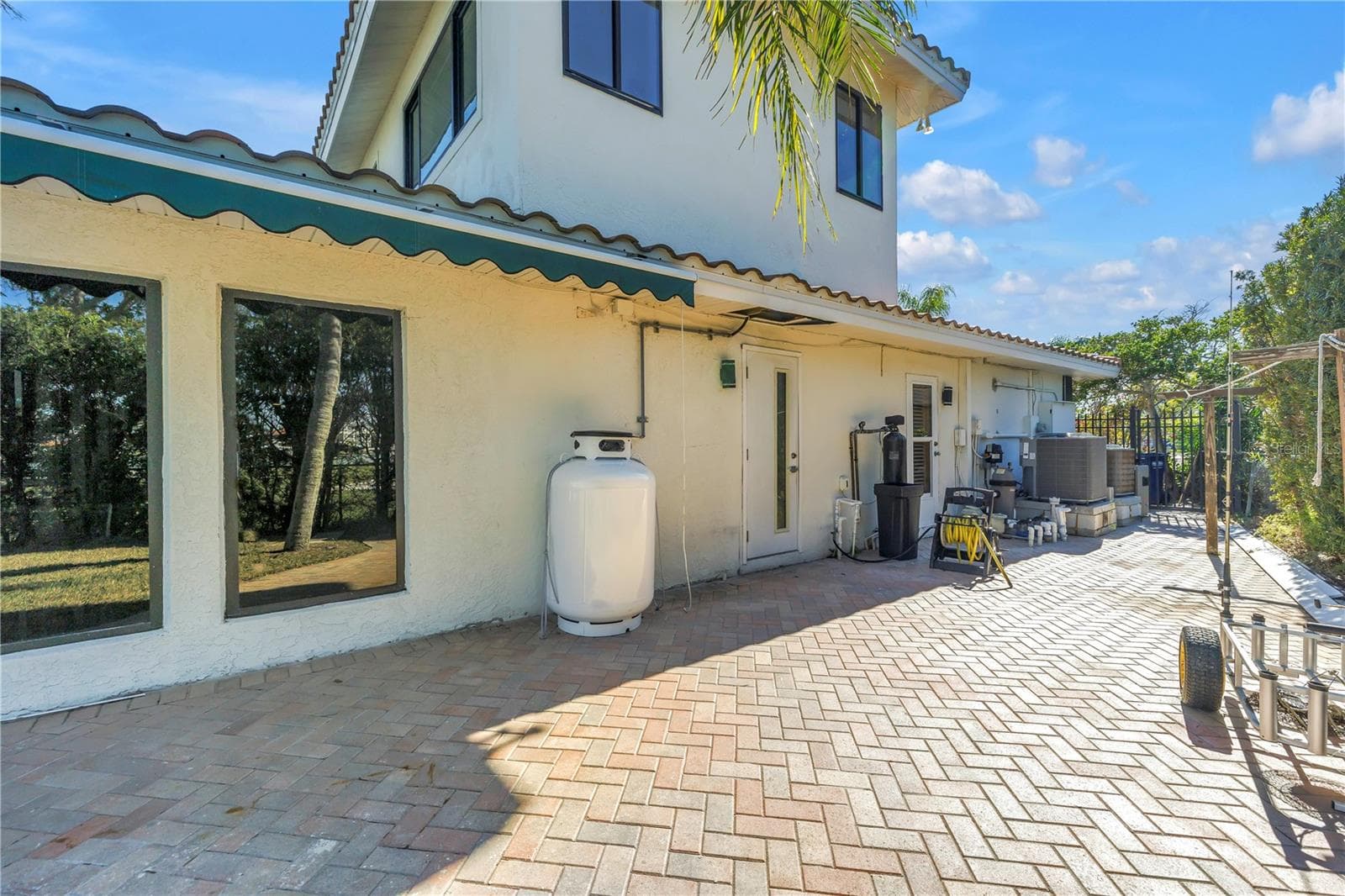 Single Family Residence at 583 CRYSTAL DR, MADEIRA BEACH, photo 74 of 100