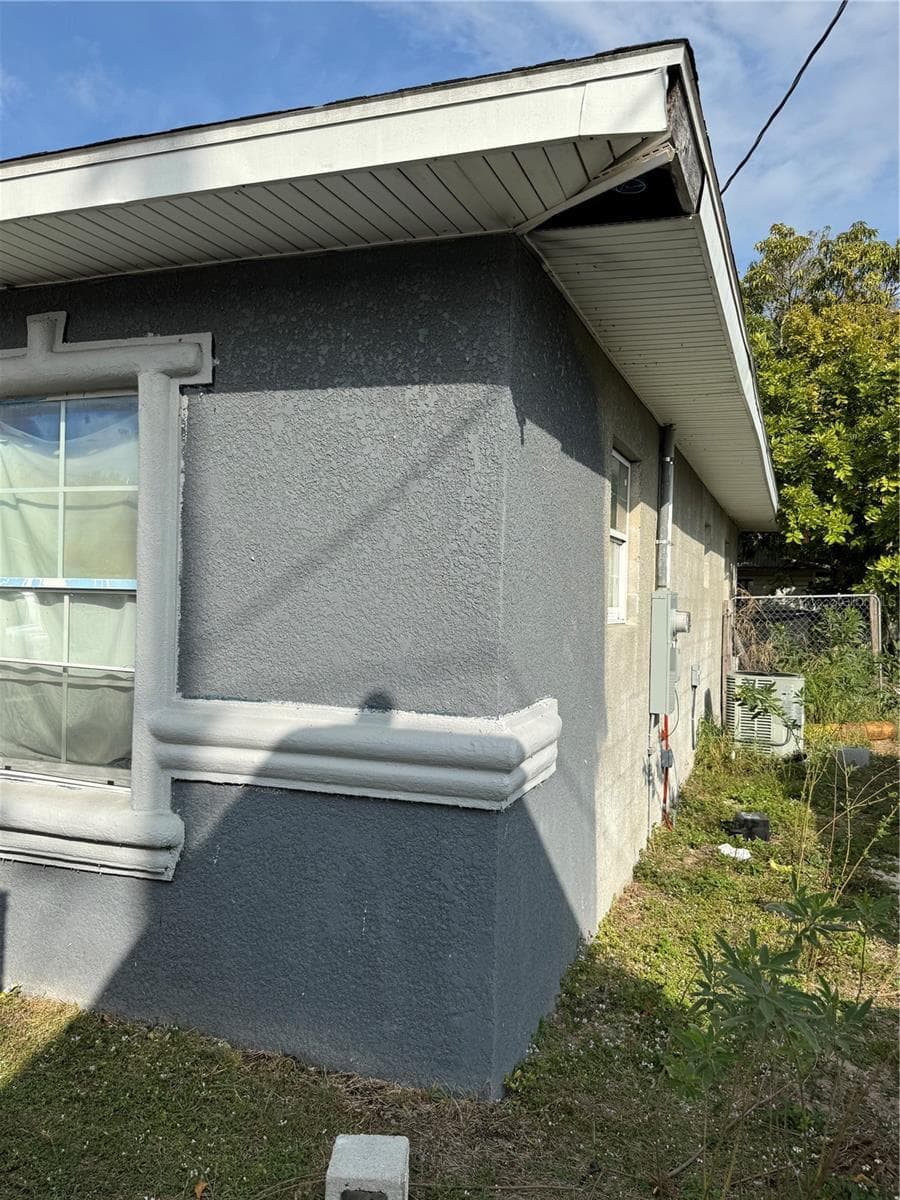 Single Family Residence at 313 E WASHINGTON ST, AVON PARK, photo 2 of 13