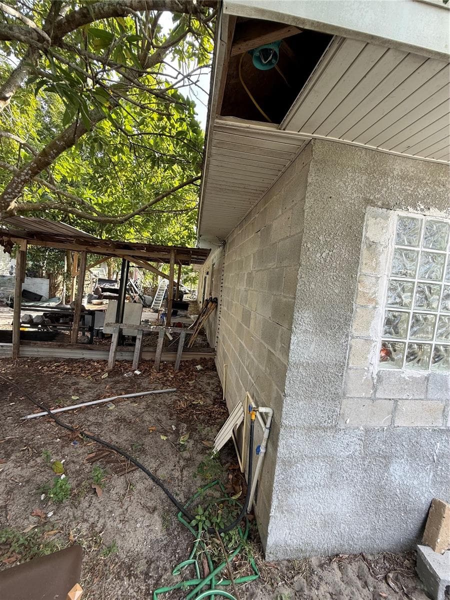 Single Family Residence at 313 E WASHINGTON ST, AVON PARK, photo 6 of 13