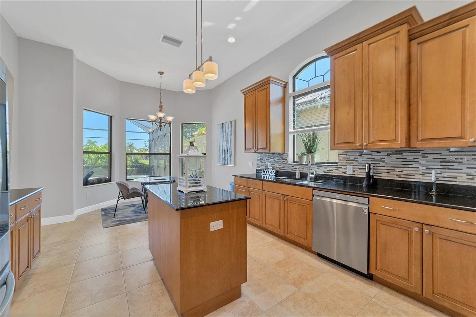 Single Family Residence at 13853 SIENA LOOP, LAKEWOOD RANCH, photo 14 of 68