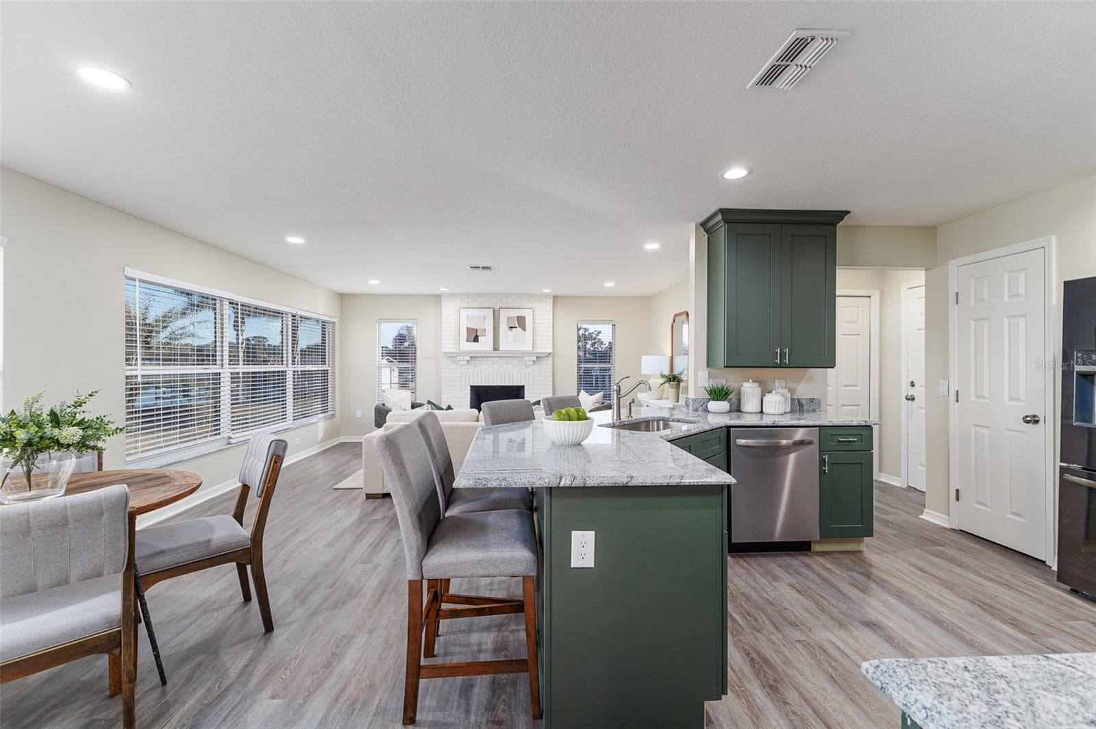 4 Seat Breakfast Bar, Eat in Area and Family  Room with Fireplace with Lake Views - 411 EDGEWATER DR, POLK CITY