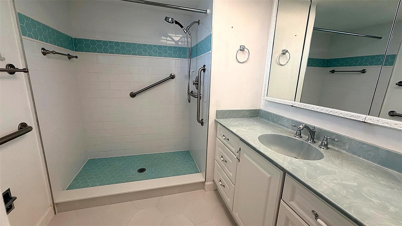 Condominium at 5130 BRITTANY DR S #807, ST PETERSBURG, photo 11 of 32