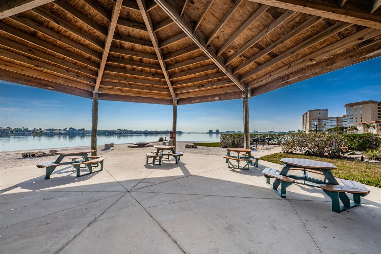 Condominium at 5130 BRITTANY DR S #807, ST PETERSBURG, photo 28 of 32