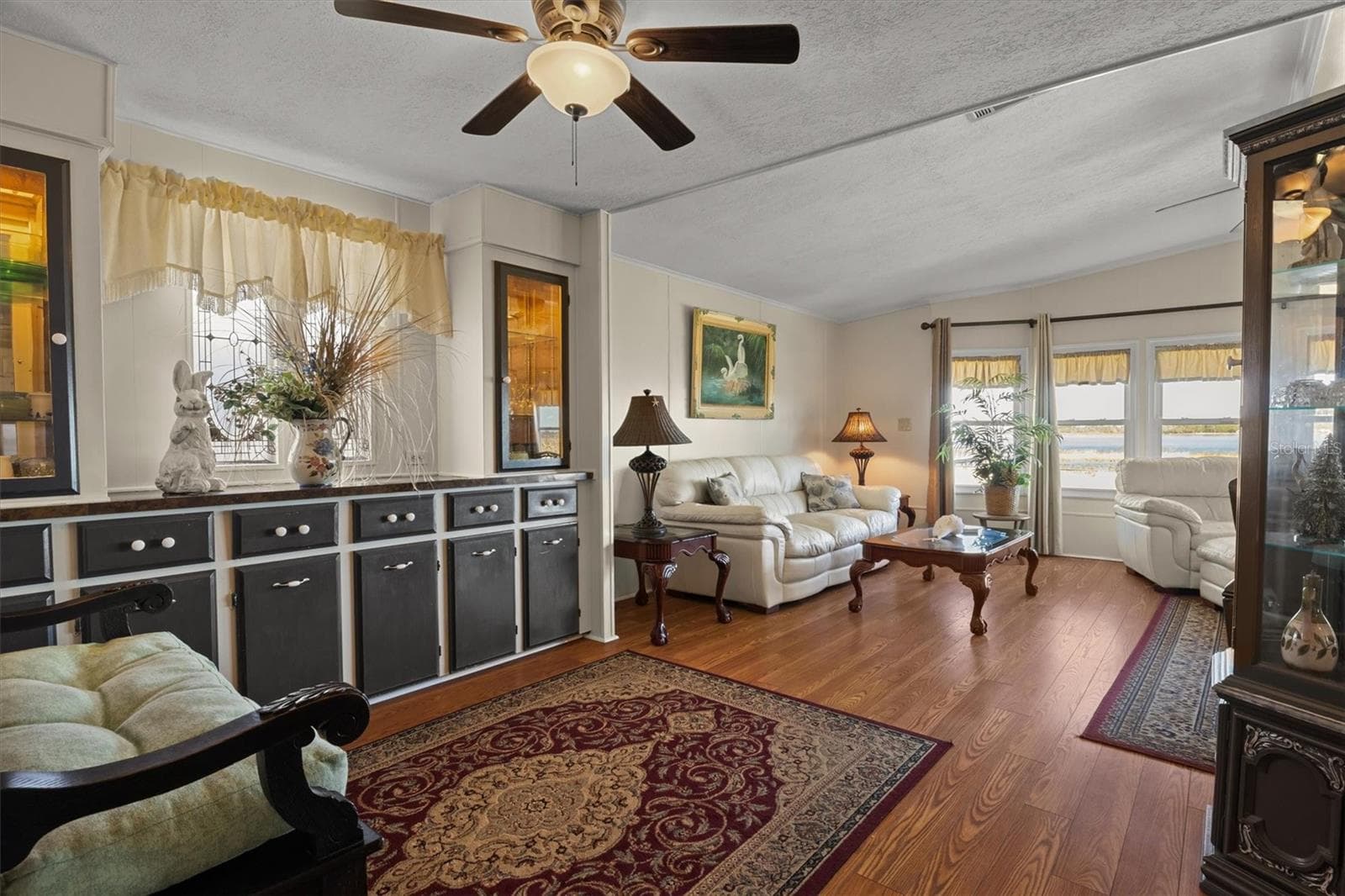 Living Room - Built-ins - 6825 S LAKE HENRY DR NE, WINTER HAVEN